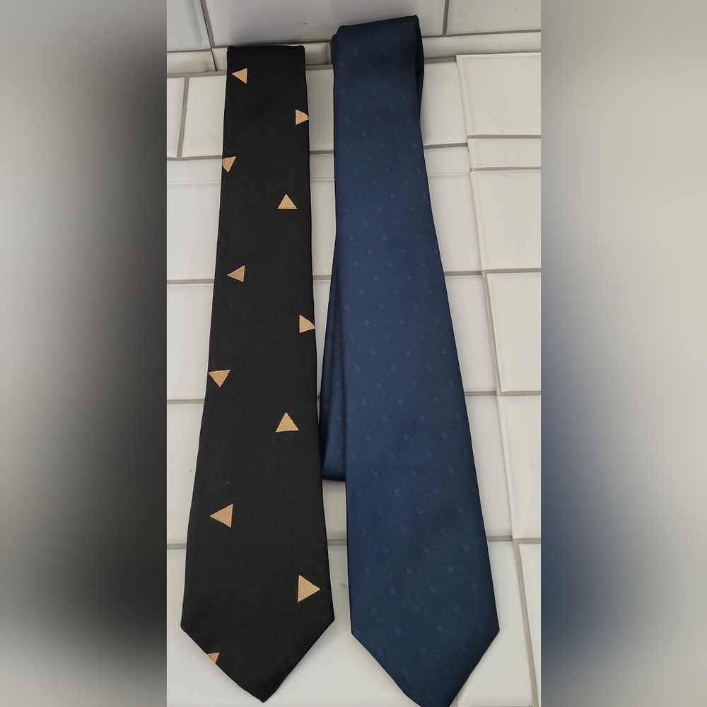 Mens Lot Of 2 Silk Skinny Ties 1) Bonjour Black Tie 57in  2.5inw   2) Elaan Blue